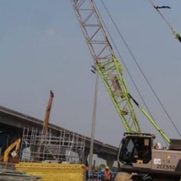 CRAWLER CRANE