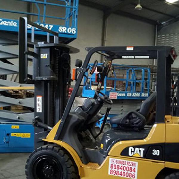 FORKLIFT CAT 3 TON